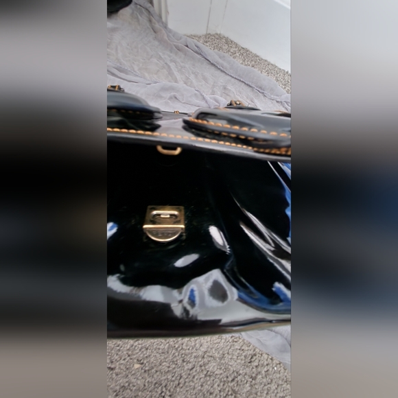 Fendi B Bag in Black Patent Leather - Picture 4 of 12